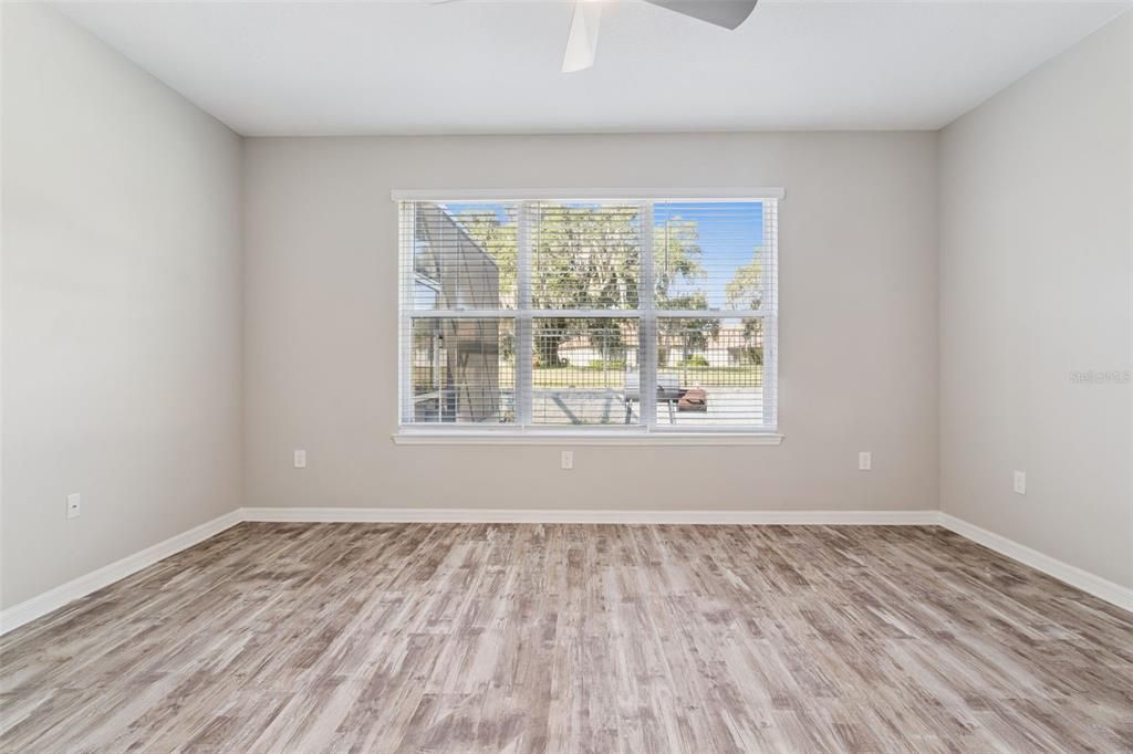 На продажу: $439,900 (4 спален, 3 ванн, 2420 Квадратных фут)