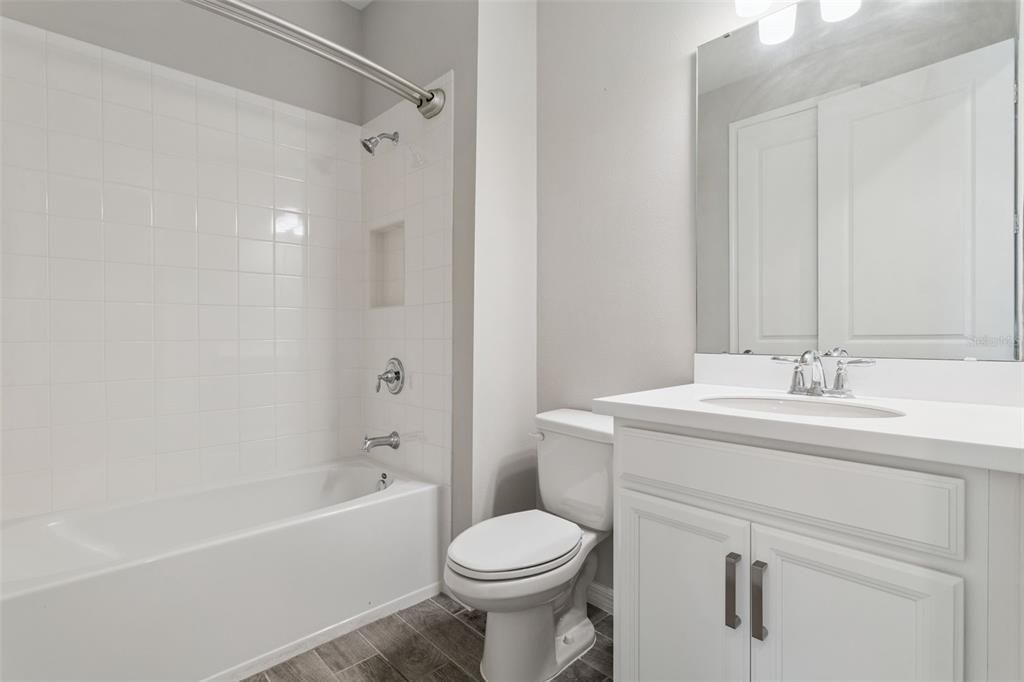 На продажу: $439,900 (4 спален, 3 ванн, 2420 Квадратных фут)