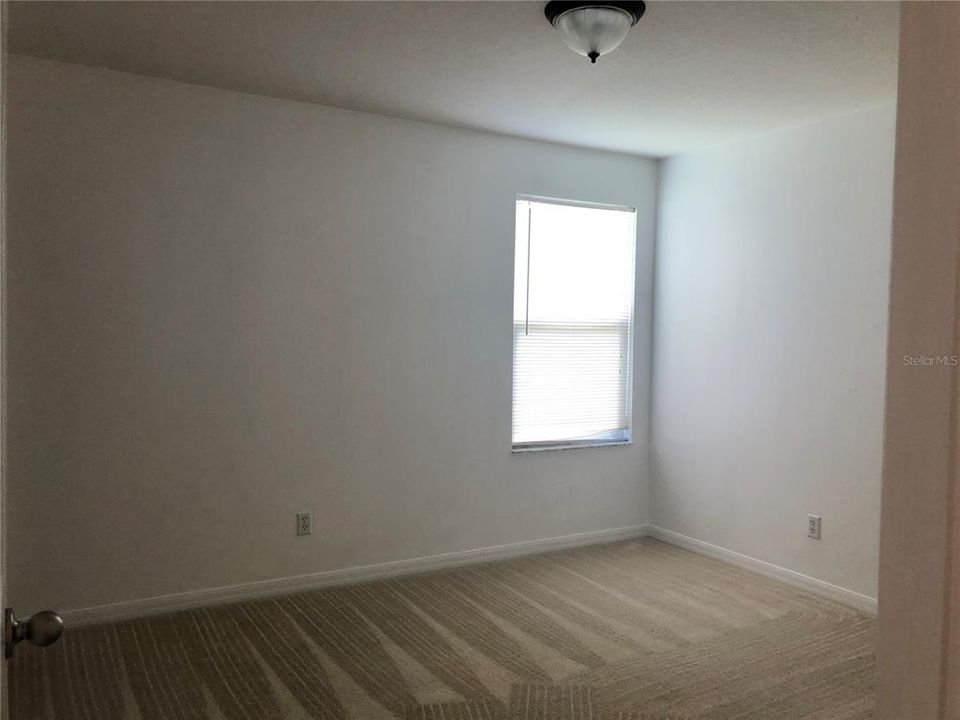 For Rent: $2,599 (5 beds, 2 baths, 2212 Square Feet)