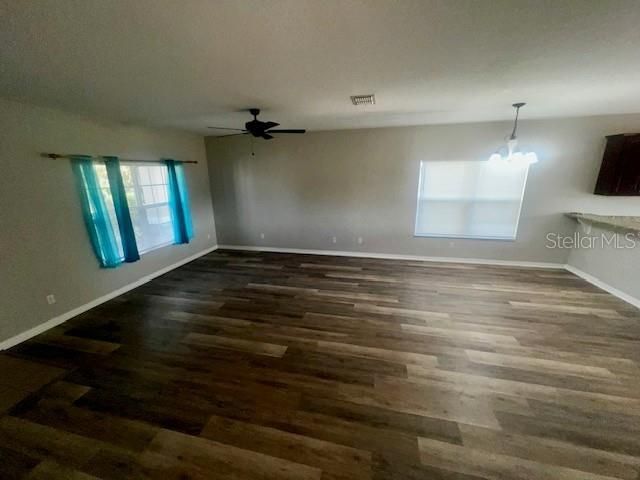 For Rent: $2,599 (5 beds, 2 baths, 2212 Square Feet)