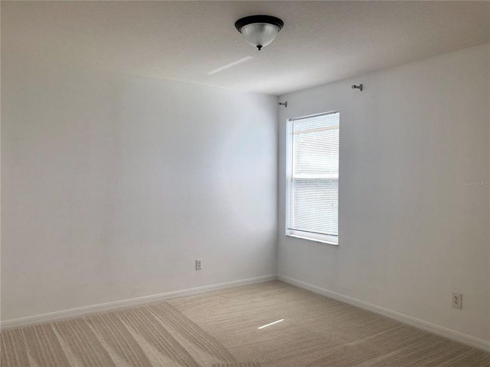 For Rent: $2,599 (5 beds, 2 baths, 2212 Square Feet)