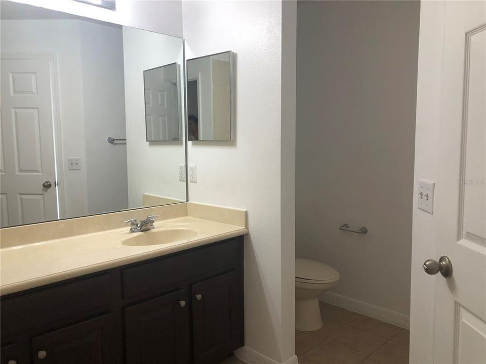 For Rent: $2,599 (5 beds, 2 baths, 2212 Square Feet)