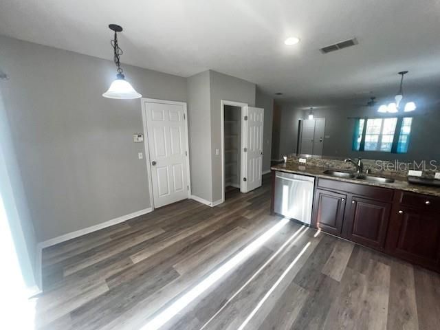 For Rent: $2,599 (5 beds, 2 baths, 2212 Square Feet)