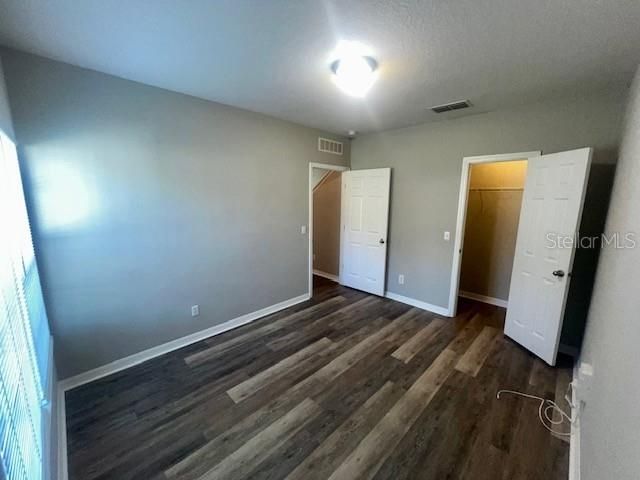 For Rent: $2,599 (5 beds, 2 baths, 2212 Square Feet)