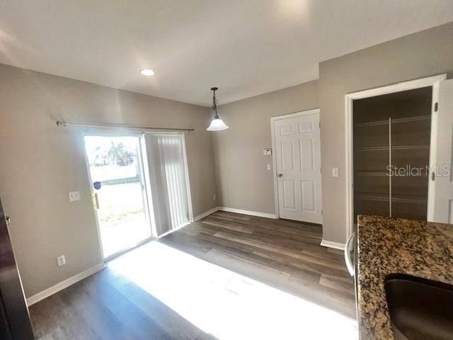 For Rent: $2,599 (5 beds, 2 baths, 2212 Square Feet)