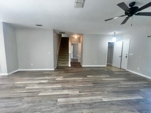 For Rent: $2,599 (5 beds, 2 baths, 2212 Square Feet)