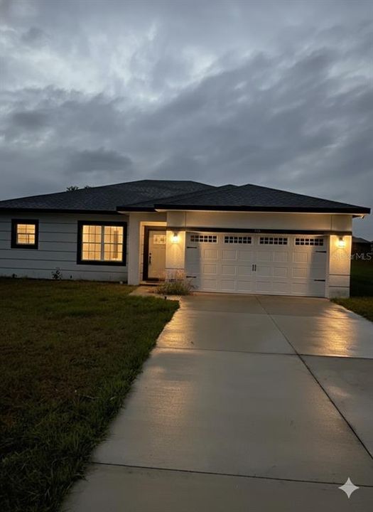 For Rent: $2,300 (4 beds, 2 baths, 1686 Square Feet)