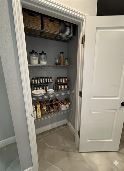 For Rent: $2,300 (4 beds, 2 baths, 1686 Square Feet)