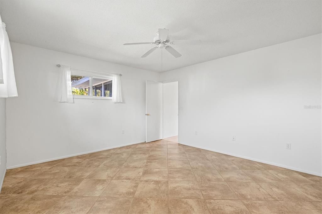 待售: $365,000 (2 贝兹, 2 浴室, 1549 平方英尺)