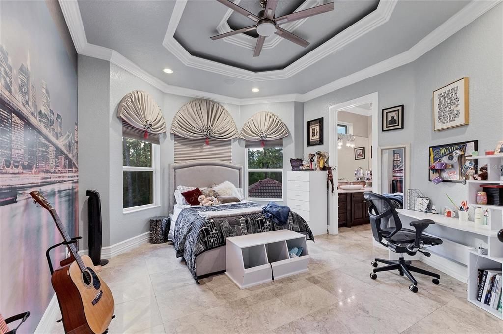 待售: $3,950,000 (6 贝兹, 6 浴室, 8541 平方英尺)