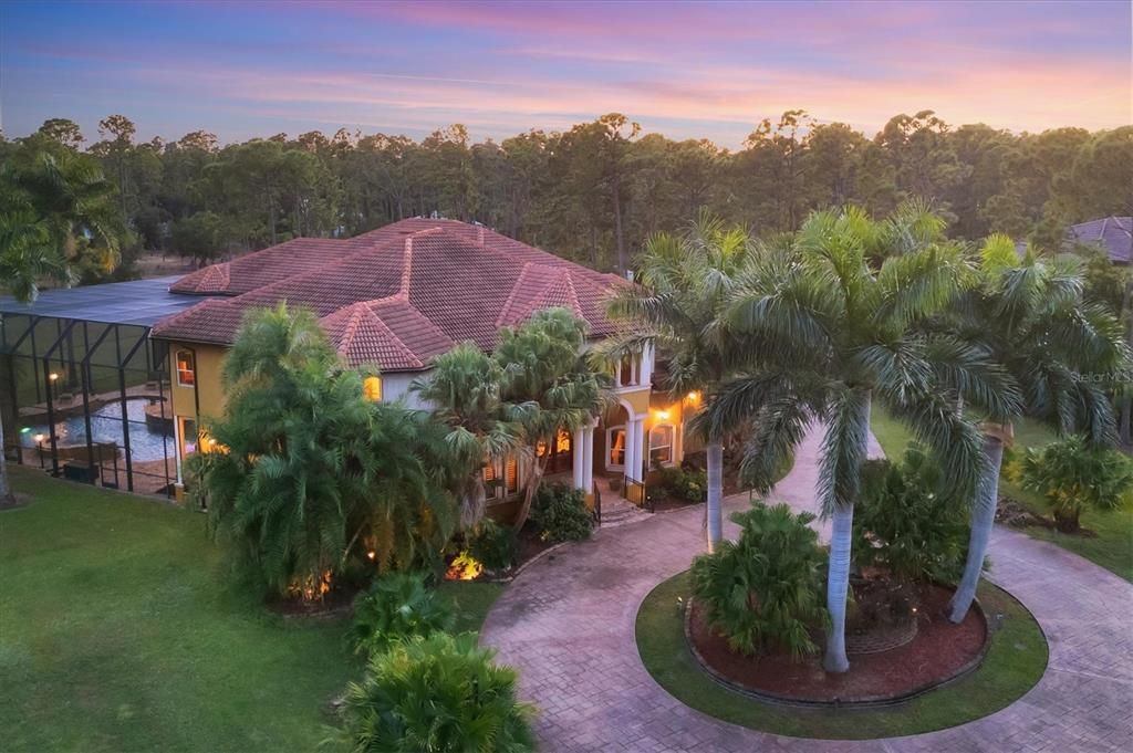 待售: $3,950,000 (6 贝兹, 6 浴室, 8541 平方英尺)