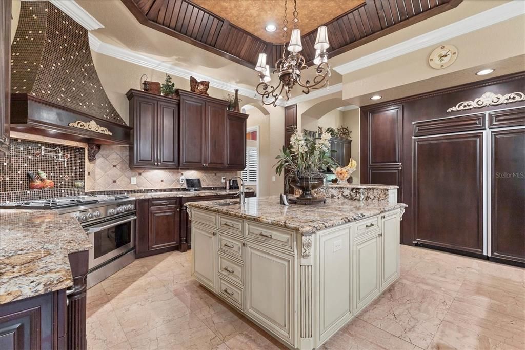 待售: $3,950,000 (6 贝兹, 6 浴室, 8541 平方英尺)