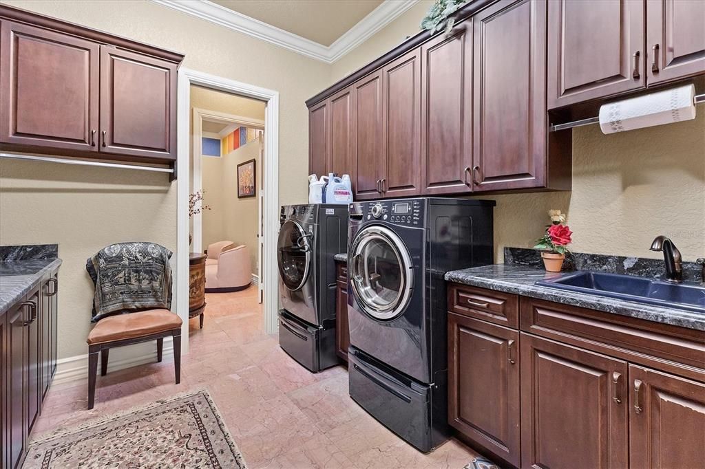 待售: $3,950,000 (6 贝兹, 6 浴室, 8541 平方英尺)