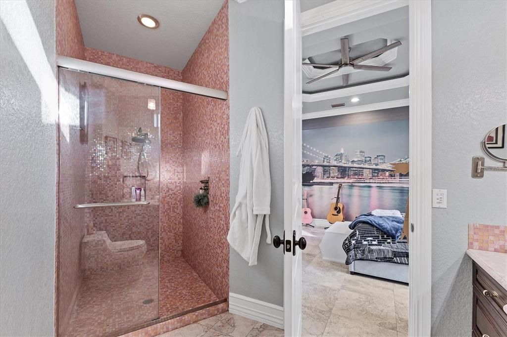 待售: $3,950,000 (6 贝兹, 6 浴室, 8541 平方英尺)