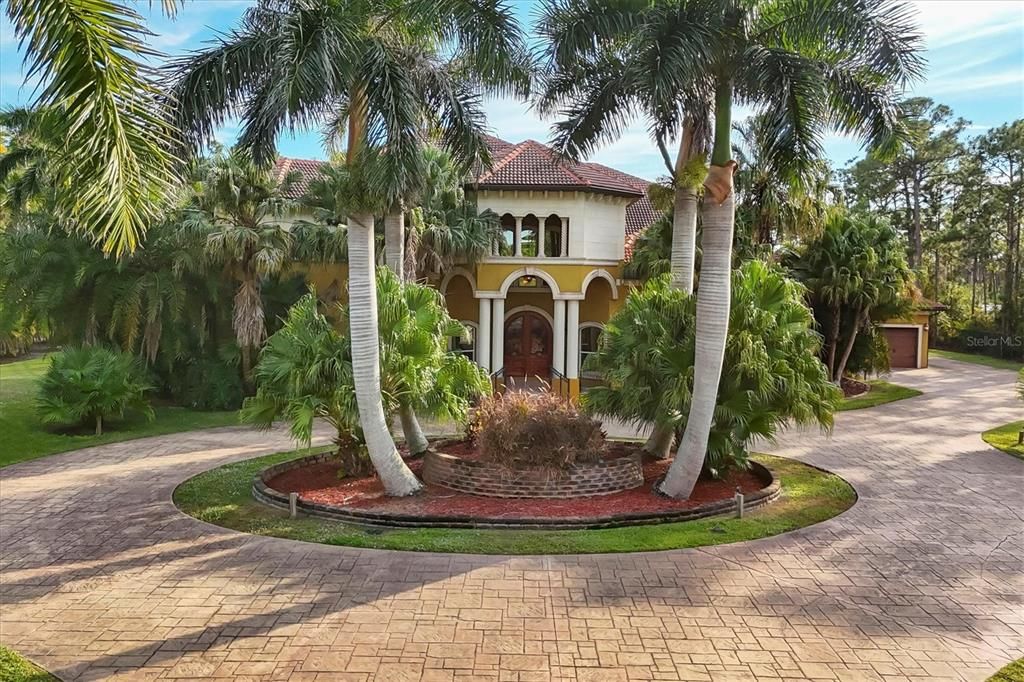 待售: $3,950,000 (6 贝兹, 6 浴室, 8541 平方英尺)