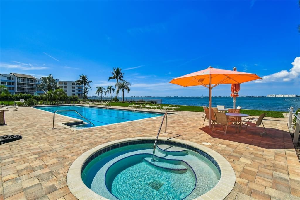 На продажу: $839,000 (2 спален, 2 ванн, 1833 Квадратных фут)