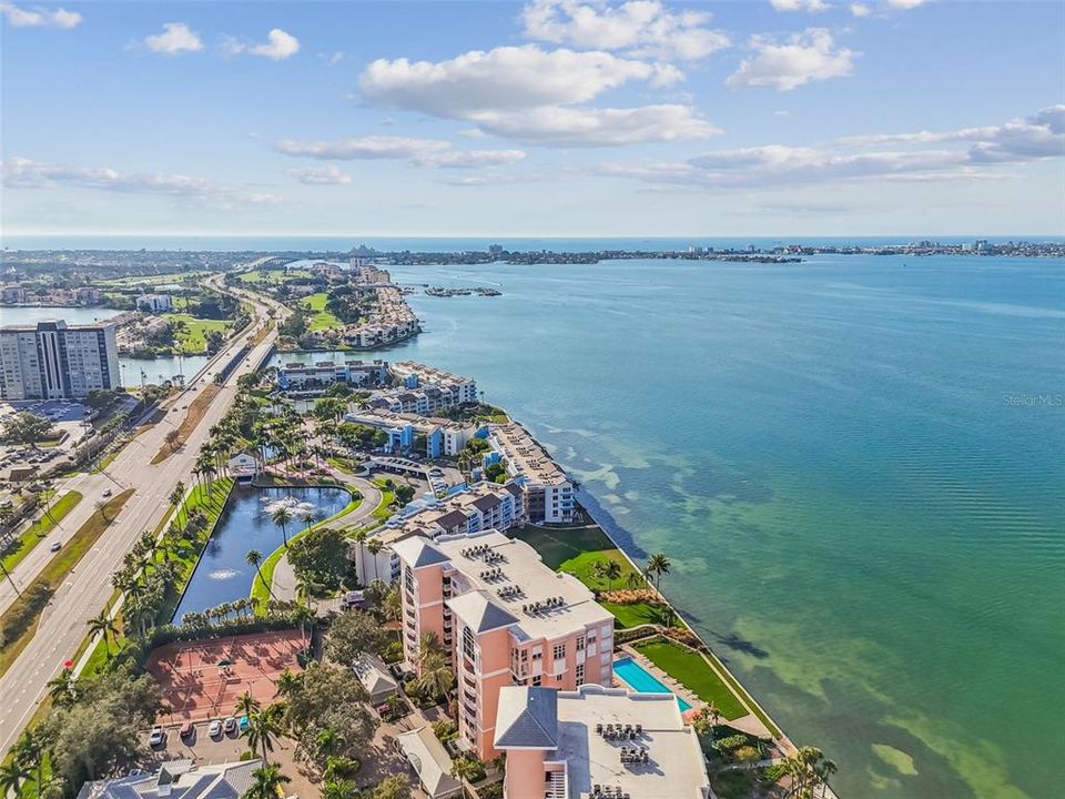 На продажу: $839,000 (2 спален, 2 ванн, 1833 Квадратных фут)