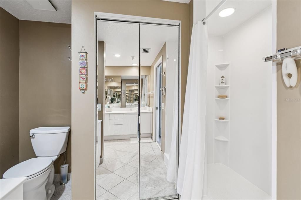 На продажу: $839,000 (2 спален, 2 ванн, 1833 Квадратных фут)