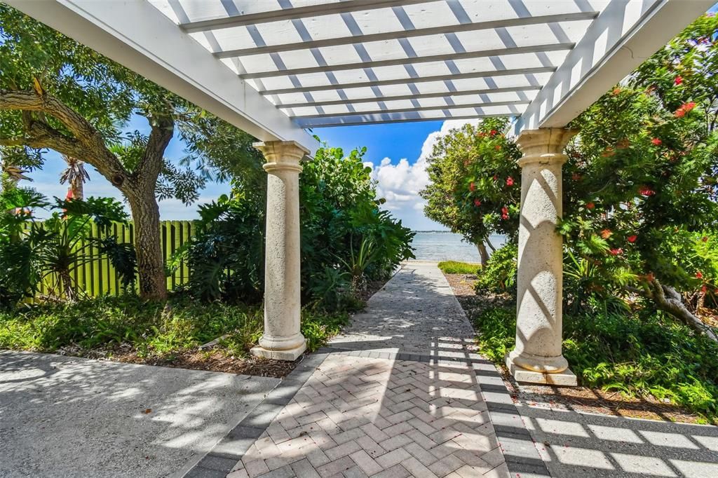 На продажу: $839,000 (2 спален, 2 ванн, 1833 Квадратных фут)