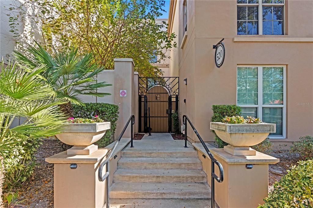 For Sale: $280,000 (1 beds, 1 baths, 789 Square Feet)