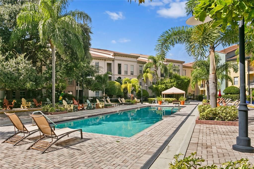 For Sale: $280,000 (1 beds, 1 baths, 789 Square Feet)