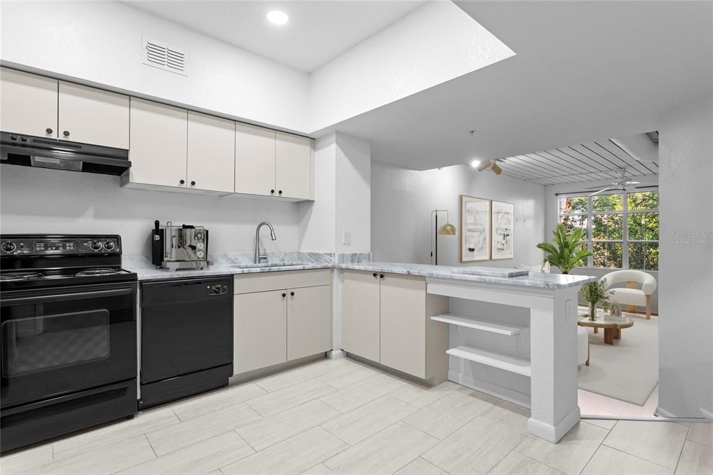 For Sale: $280,000 (1 beds, 1 baths, 789 Square Feet)