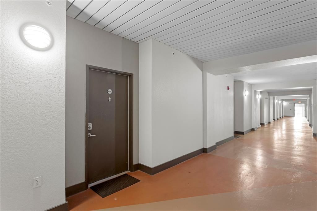 For Sale: $280,000 (1 beds, 1 baths, 789 Square Feet)