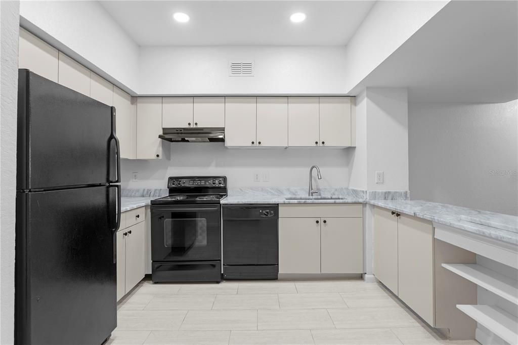 For Sale: $280,000 (1 beds, 1 baths, 789 Square Feet)