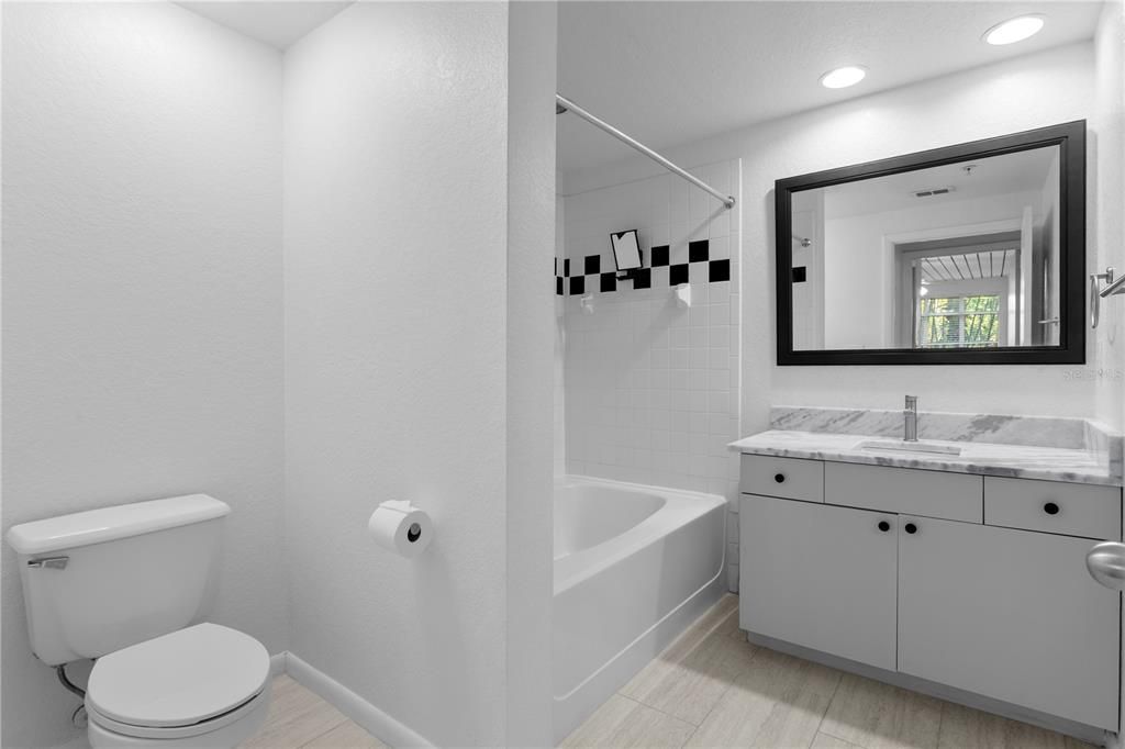 For Sale: $280,000 (1 beds, 1 baths, 789 Square Feet)