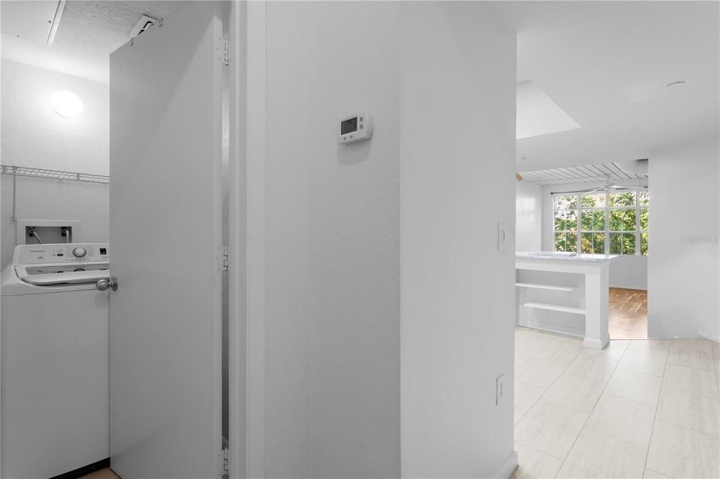 For Sale: $280,000 (1 beds, 1 baths, 789 Square Feet)