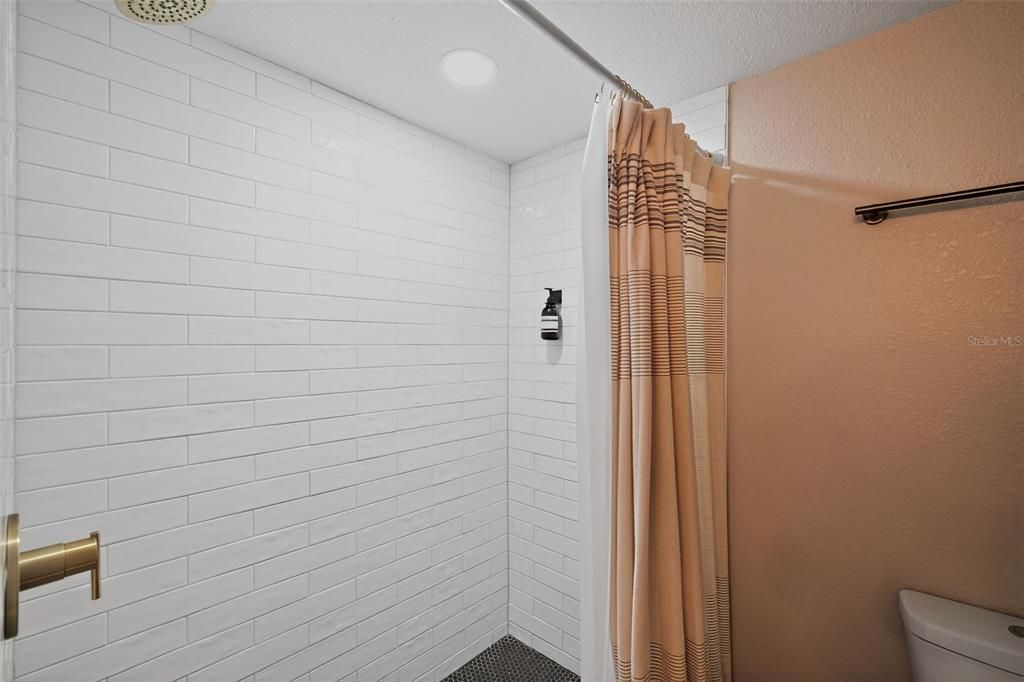 For Rent: $2,500 (3 beds, 3 baths, 1376 Square Feet)