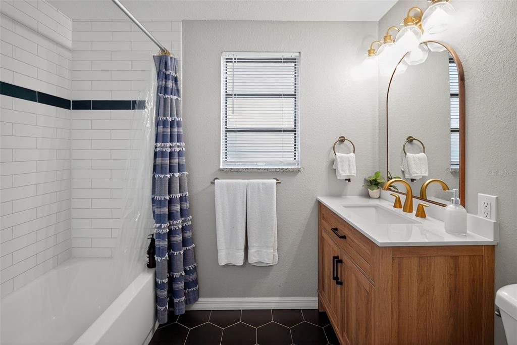 For Rent: $2,500 (3 beds, 3 baths, 1376 Square Feet)