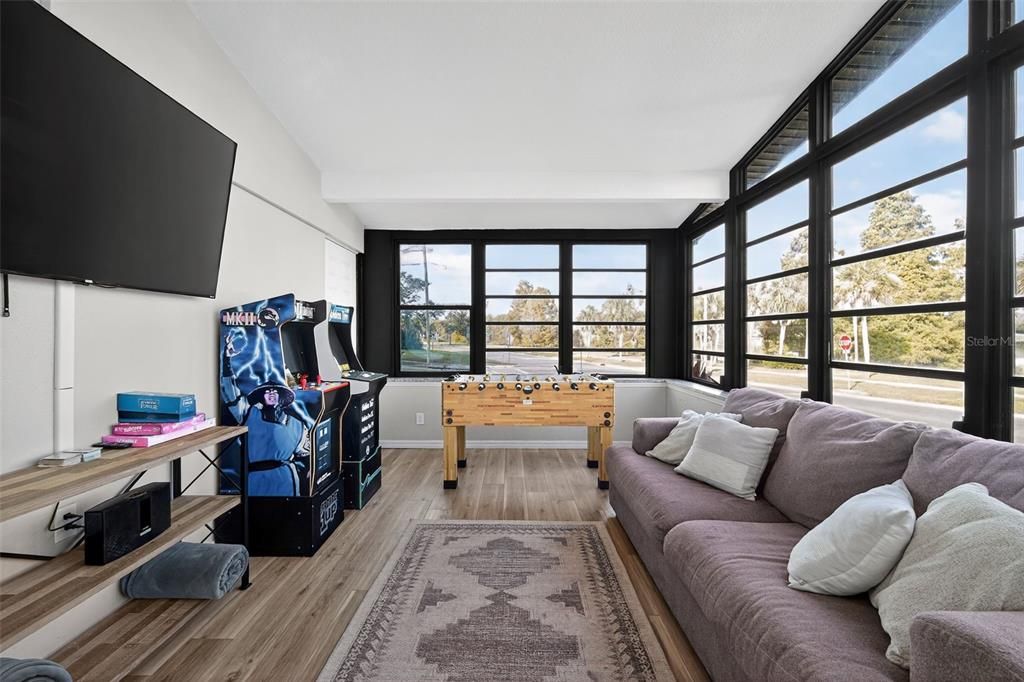 For Rent: $2,500 (3 beds, 3 baths, 1376 Square Feet)