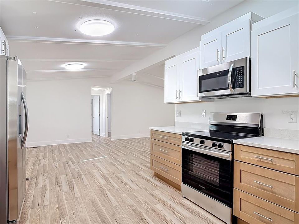 For Sale: $287,000 (3 beds, 2 baths, 1588 Square Feet)