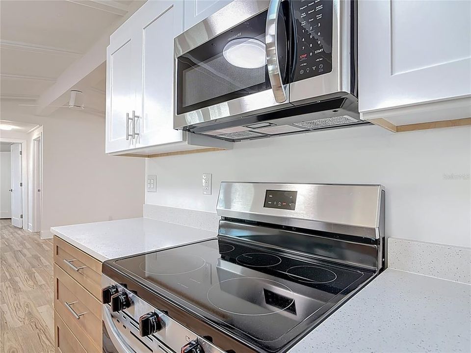 For Sale: $287,000 (3 beds, 2 baths, 1588 Square Feet)