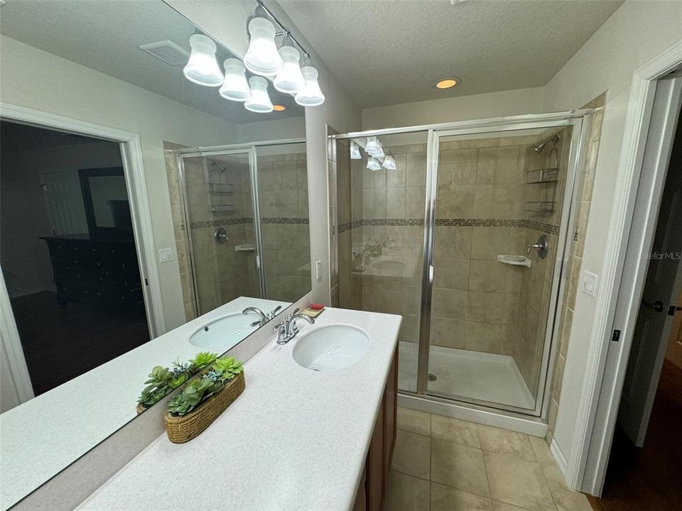 En Renta: $2,950 (3 camas, 2 baños, 1830 Pies cuadrados)