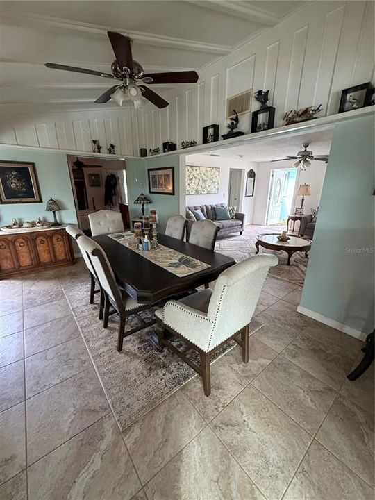 For Sale: $249,000 (2 beds, 2 baths, 1613 Square Feet)