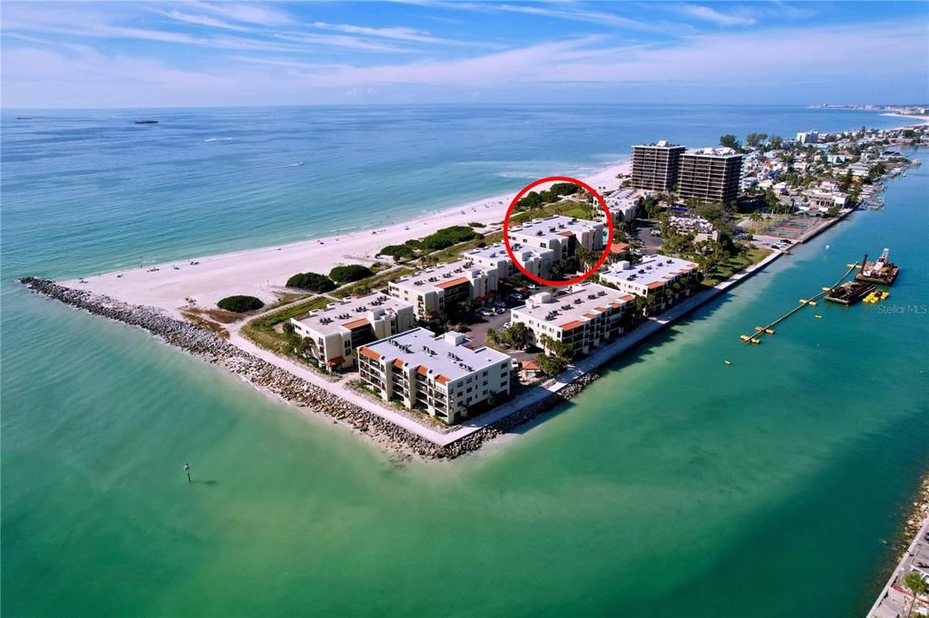 For Sale: $1,150,000 (2 beds, 2 baths, 1255 Square Feet)