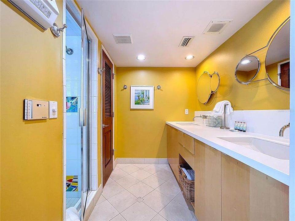 For Sale: $1,150,000 (2 beds, 2 baths, 1255 Square Feet)