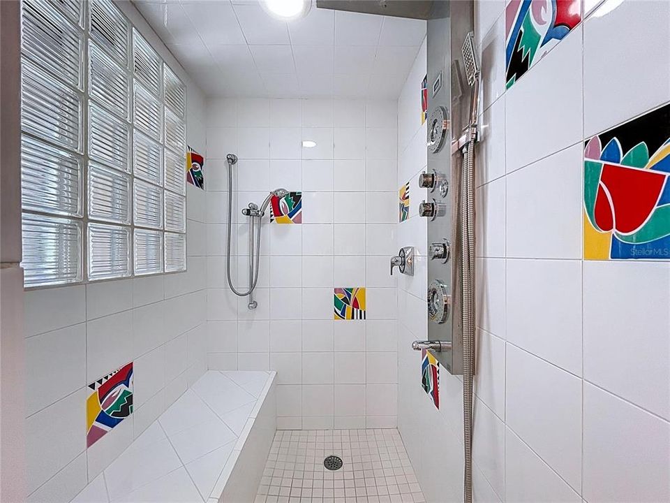 For Sale: $1,150,000 (2 beds, 2 baths, 1255 Square Feet)