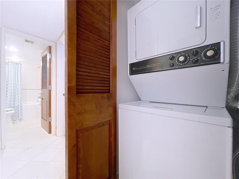 For Sale: $1,150,000 (2 beds, 2 baths, 1255 Square Feet)