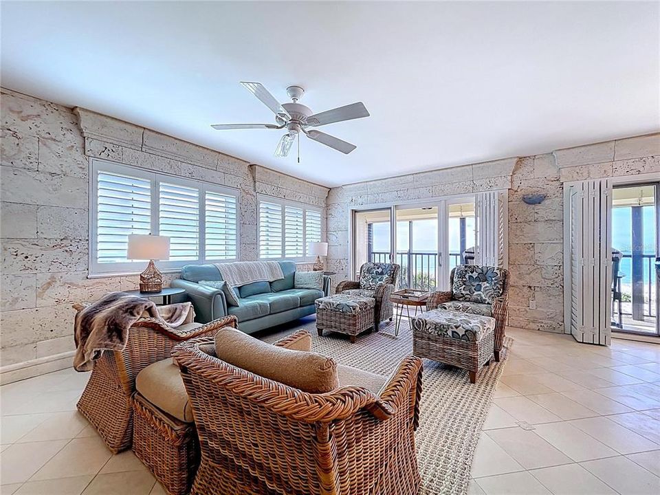 For Sale: $1,150,000 (2 beds, 2 baths, 1255 Square Feet)