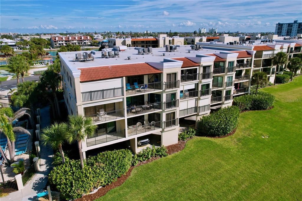 For Sale: $1,150,000 (2 beds, 2 baths, 1255 Square Feet)