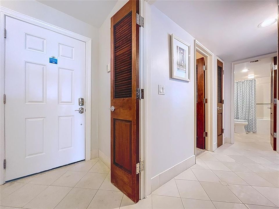 For Sale: $1,150,000 (2 beds, 2 baths, 1255 Square Feet)