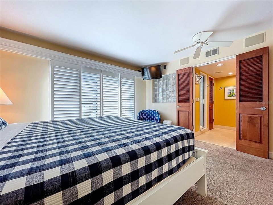 For Sale: $1,150,000 (2 beds, 2 baths, 1255 Square Feet)