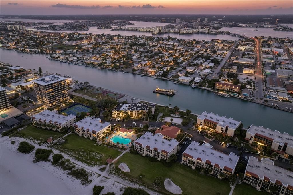 For Sale: $1,150,000 (2 beds, 2 baths, 1255 Square Feet)