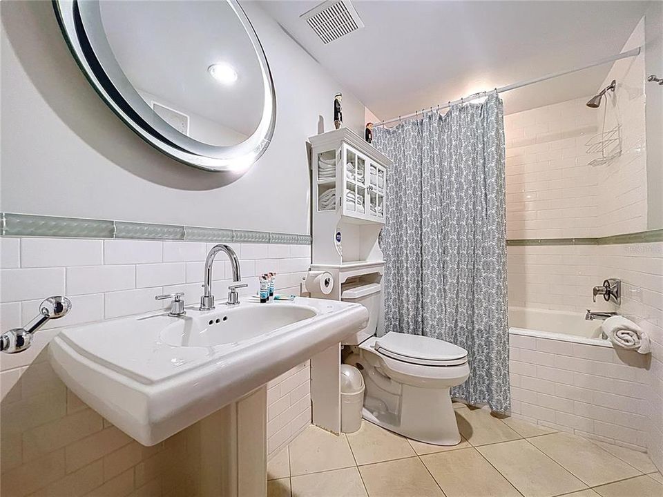 For Sale: $1,150,000 (2 beds, 2 baths, 1255 Square Feet)