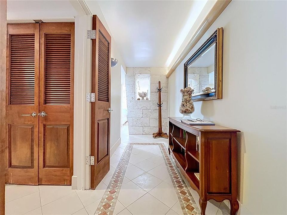 For Sale: $1,150,000 (2 beds, 2 baths, 1255 Square Feet)