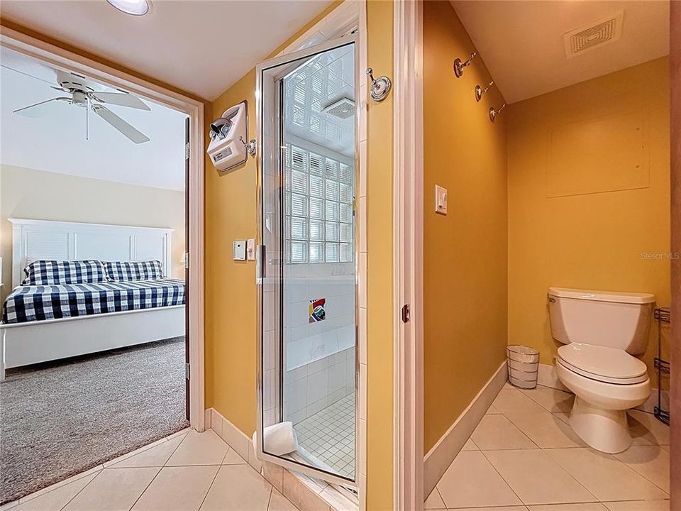 For Sale: $1,150,000 (2 beds, 2 baths, 1255 Square Feet)