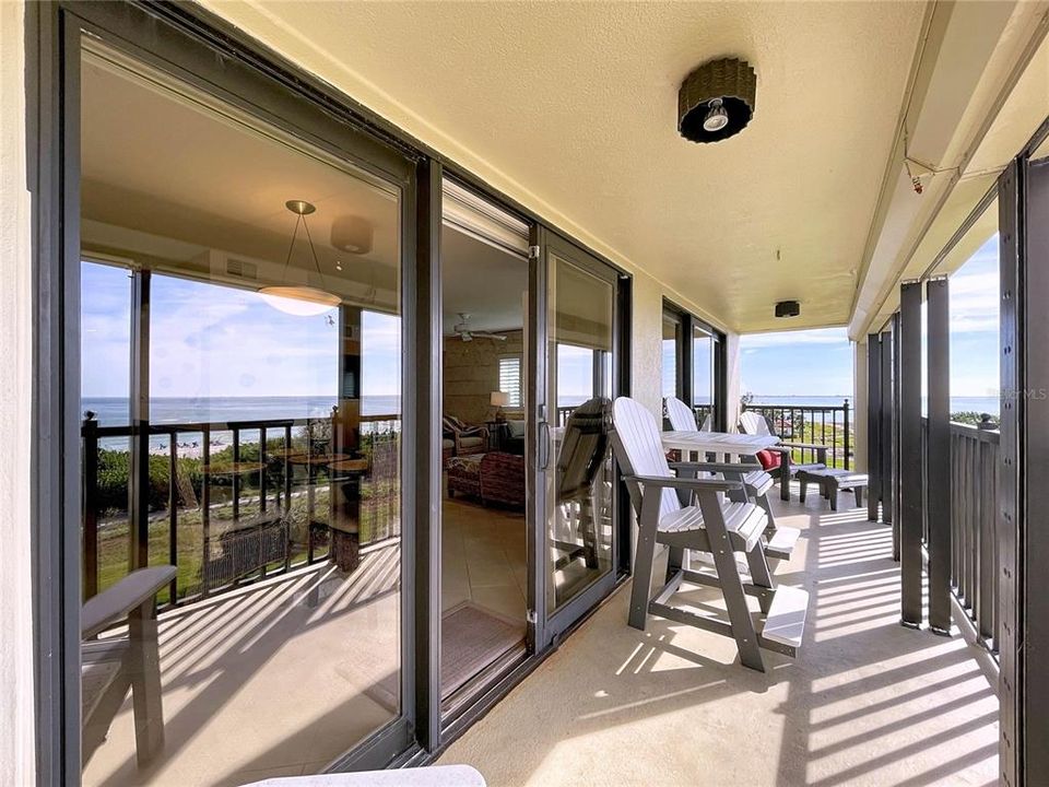 For Sale: $1,150,000 (2 beds, 2 baths, 1255 Square Feet)